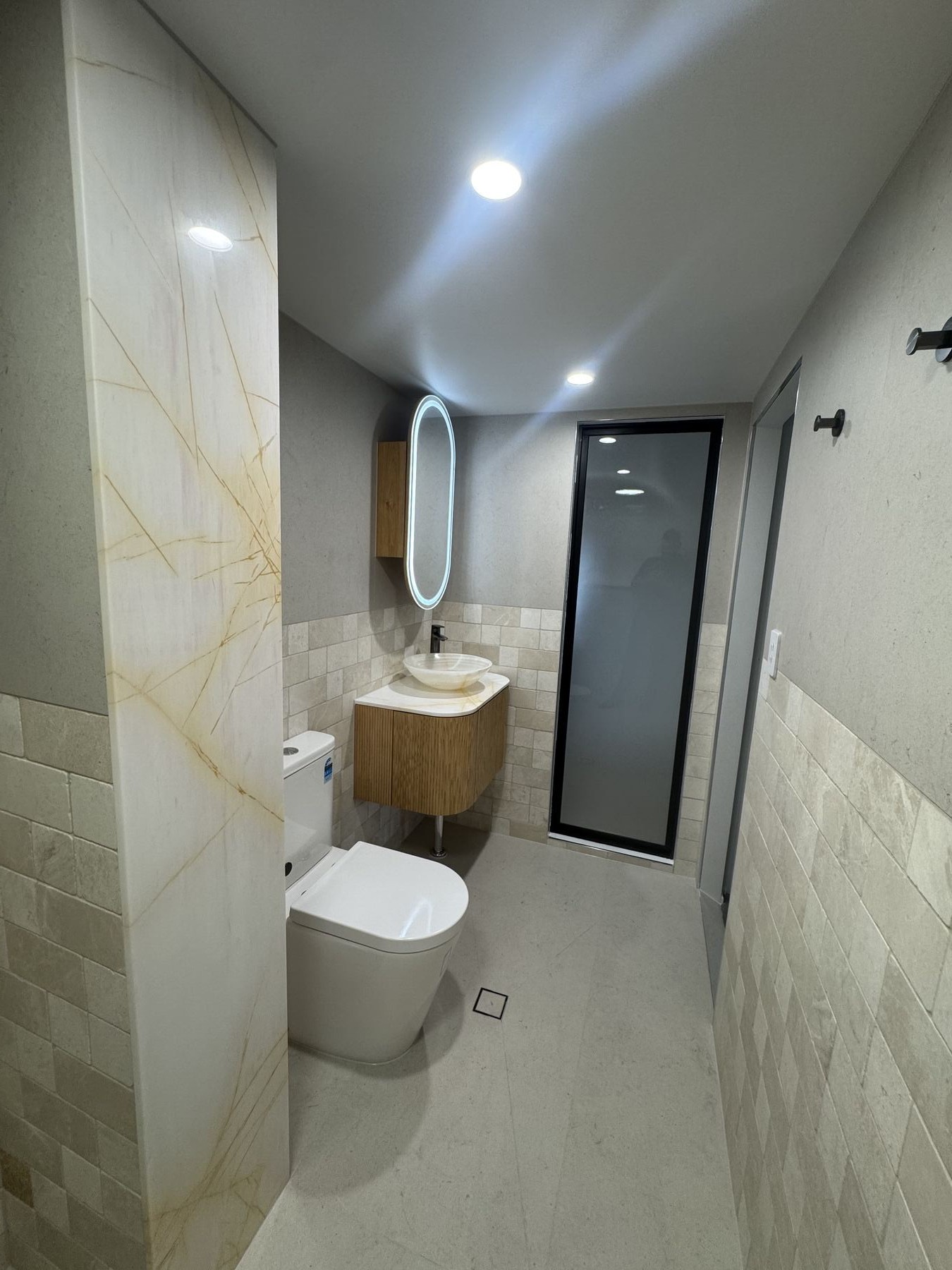 Freestanding tub with gold-veined onyx vanity